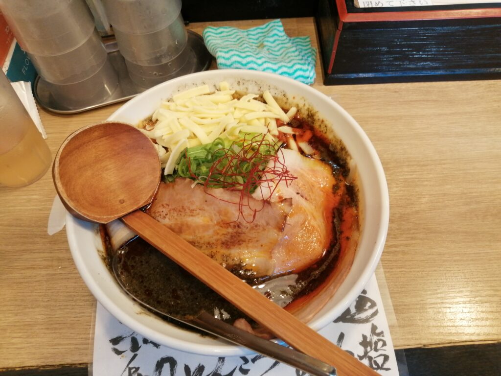 麺や 蓮と凜と仁 黒カレー担々麺(大阪・天満、扇町)